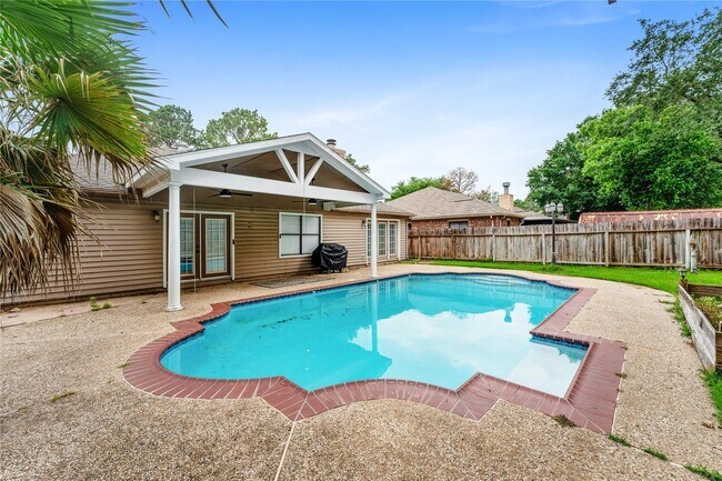 Building Photo - 5622 Village Park Dr