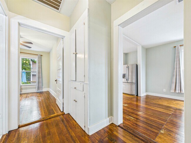 Building Photo - 3602 Ave S 1/2