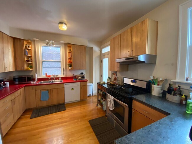 Building Photo - 1483 Belmont Ave