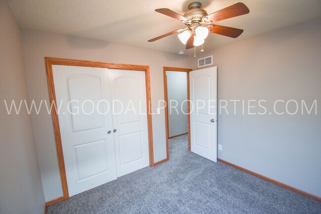 Building Photo - 3 Bedroom 2.5 Bath home
