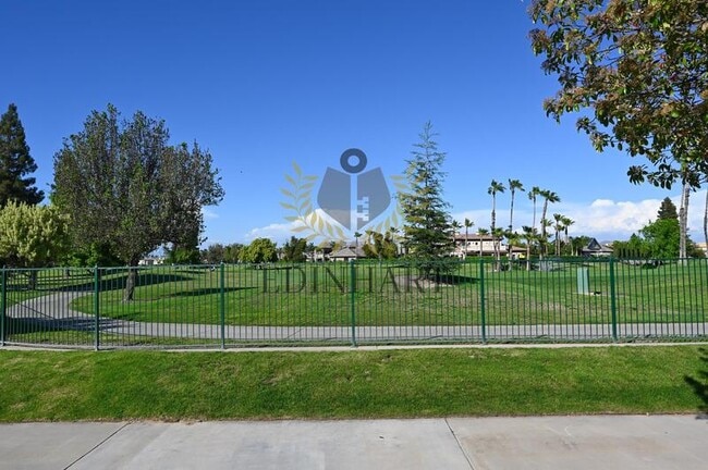 Building Photo - 1439 E Via Albero Dr
