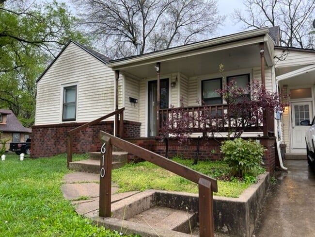 Building Photo - 610 Grover St