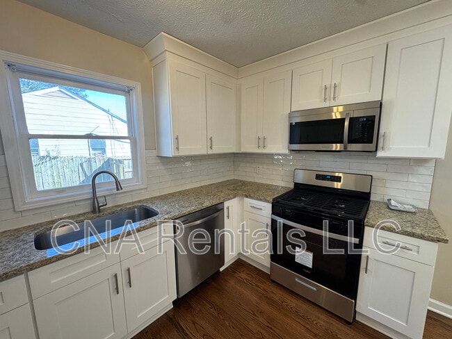 Building Photo - 1826 Clearwater Dr SE