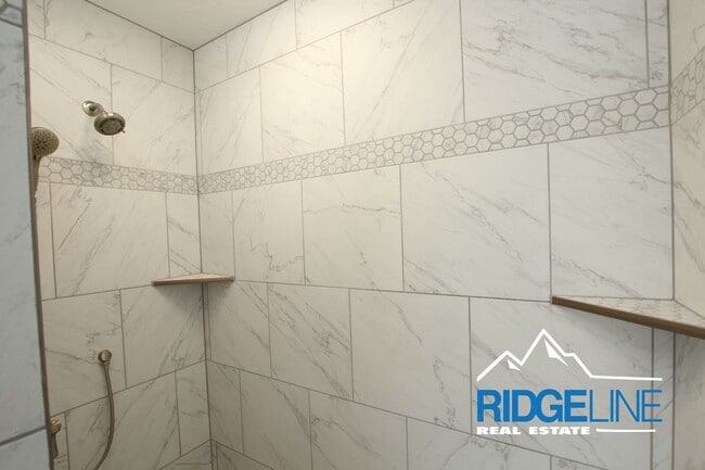Building Photo - Newer Built Townhome Ready for Lease!