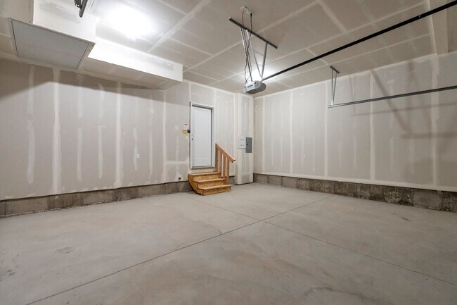 Building Photo - 2881 S Bluff Rd