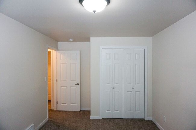 Building Photo - 3 Bed 2 Bath Twin Home