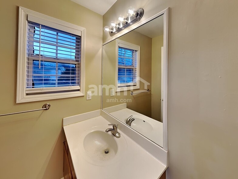 Building Photo - 2321 Devonshire Dr