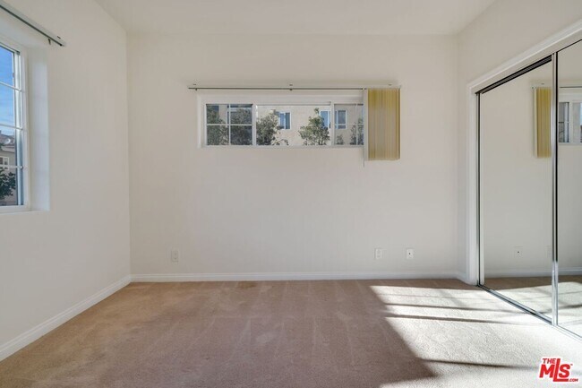 Building Photo - 1731 Corinth Ave