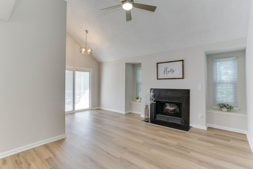 Building Photo - 1553 Penrose Arch
