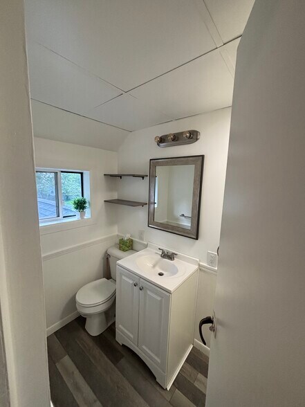 Bathroom - 130 Grafton Ave