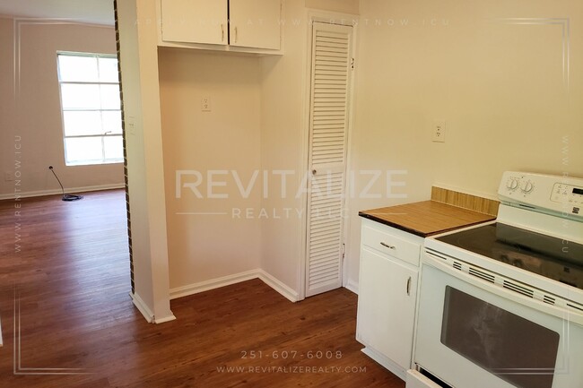 Building Photo - *$450 Move-In Savings! First 3 Months at J...