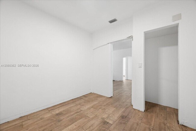Building Photo - 2750 SW 26th St
