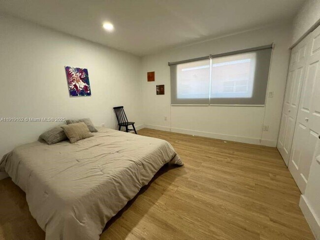 Building Photo - 1480 NE 151st St