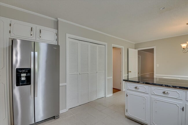 Building Photo - 986 Campbellton Dr