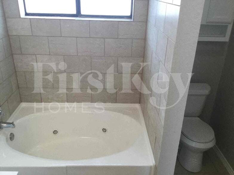 Building Photo - 5334 Riverport Dr