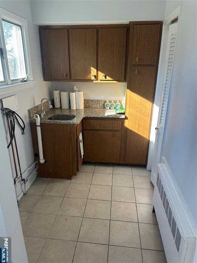 Building Photo - 24 Drake Ln