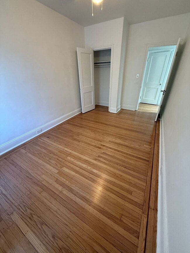 Building Photo - Spacious 3 Bedroom Townhome in Historic Ed...