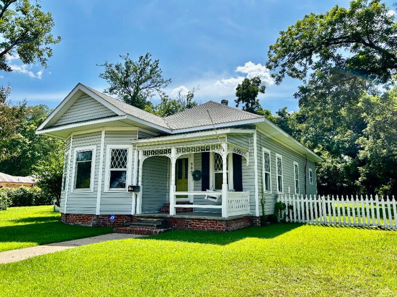 Primary Photo - 505 Bon Ami St
