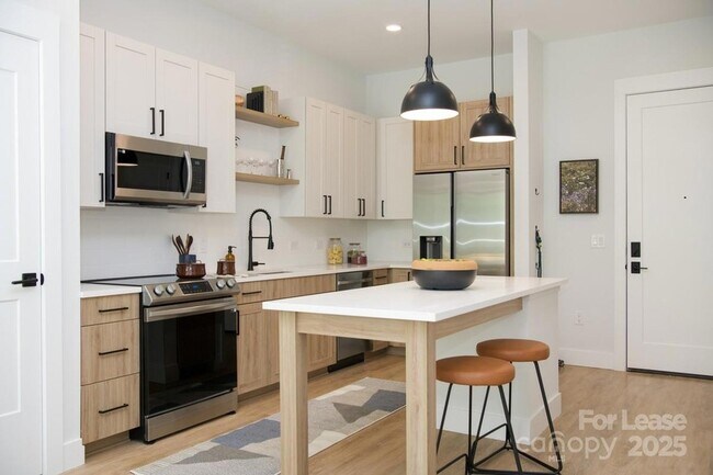 Building Photo - 9132 Senator Royall Dr