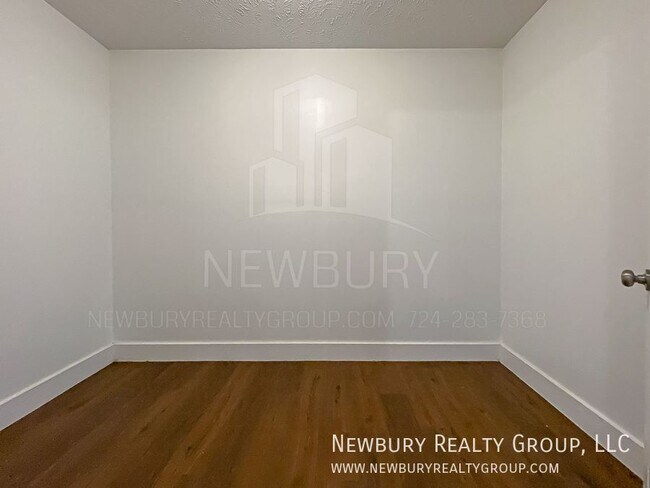 Building Photo - 147 Banksville Pl