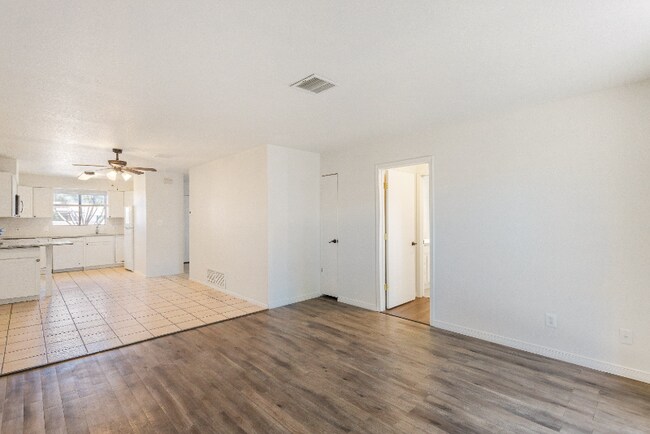 Building Photo - 4147 Calle Barona