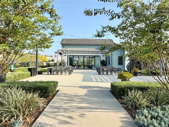 Building Photo - 2625 E Forest Paseo