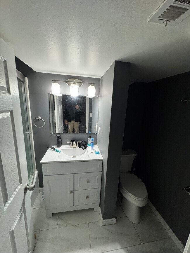 Building Photo - 8407 Finlay Ct