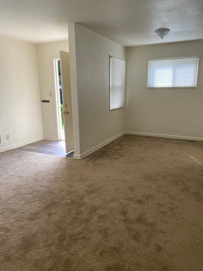 Building Photo - 1415 18th St NE