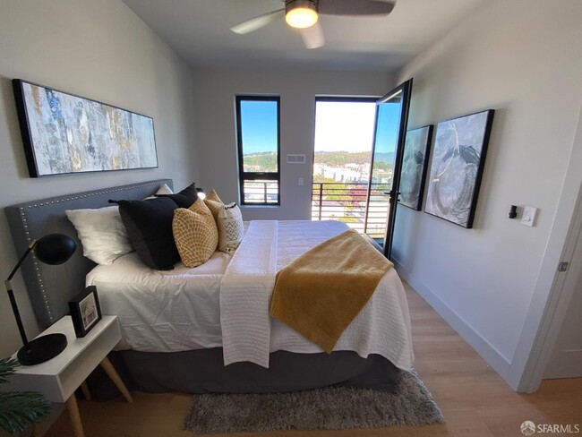 Building Photo - 3945 Judah St