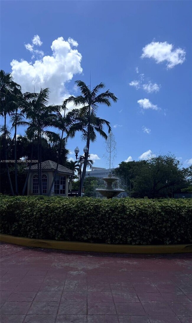 Building Photo - 8353 Lake Dr