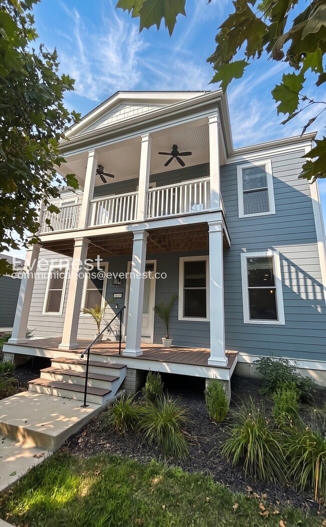 Building Photo - 4 Bed/4 Bath Home with Garage / Available Soon!