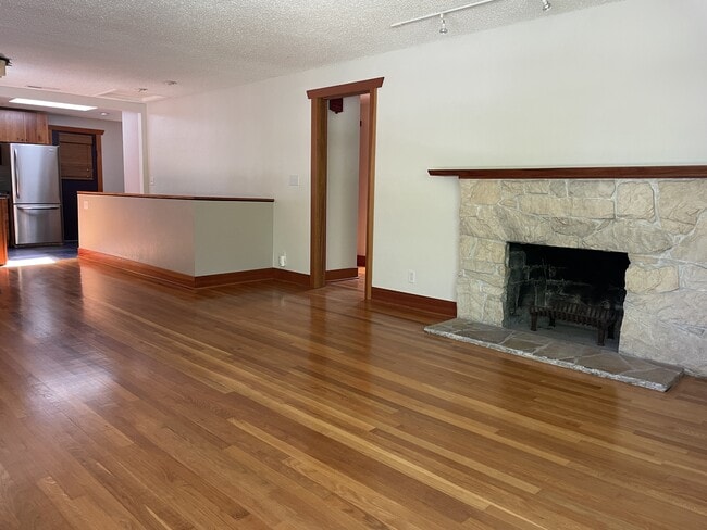 Building Photo - 6551 35th Ave SW