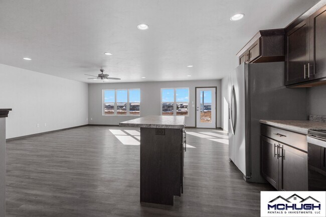 Building Photo - 3765 E Rubyred Dr