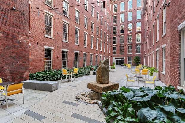 Building Photo - 130 John St