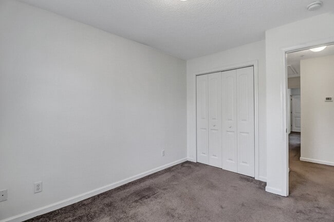 Building Photo - 324 Laurel Oak Ln