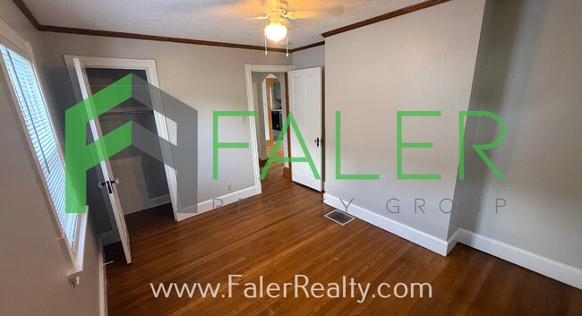Building Photo - Charming 2-Bedroom Home