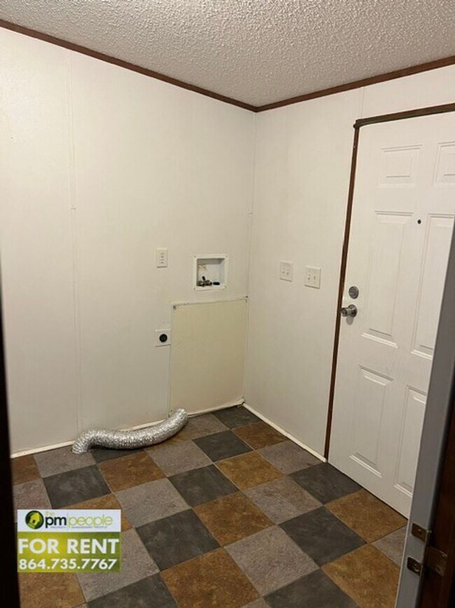 Building Photo - 3/2 Easley Home in Great Location! Easy access to 123, 153, and 85!