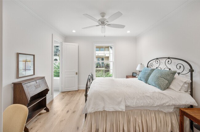 Building Photo - 1235 Wynden Oaks Garden Dr