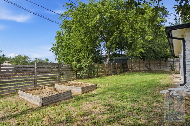 Building Photo - 2703 Burleson Rd