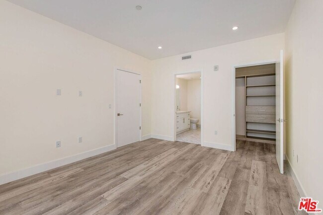 Building Photo - 1237 S Holt Ave