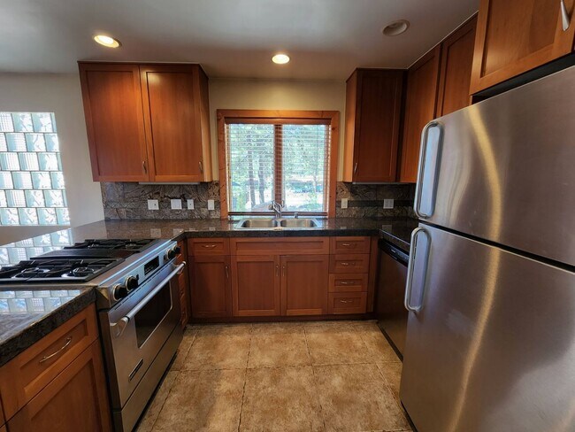 Building Photo - 252 - Yaho Duplex