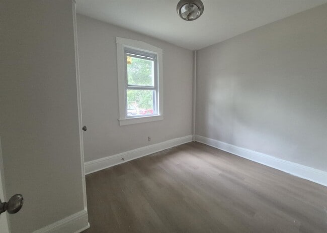 Building Photo - 225 4th St