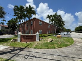 Building Photo - 1405 Miami Rd
