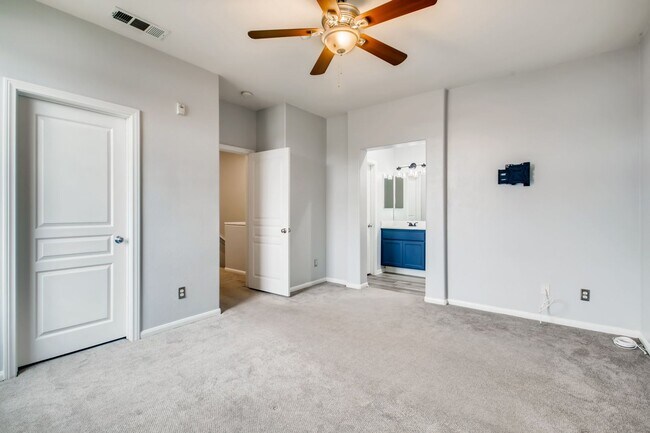 Building Photo - Fantastic 4 Bedroom House in Central San Diego Available in August!!