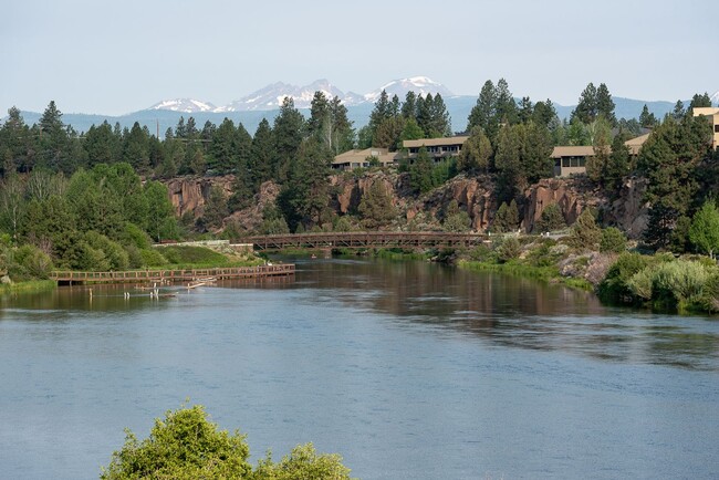 Building Photo - Deschutes Landing Riverfront - 3bdrm 3.5ba...