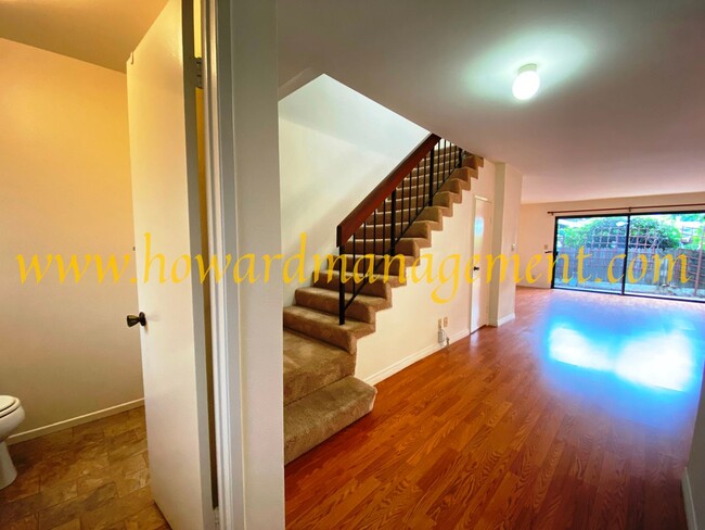 Building Photo - Spacious Townhouse condo with central A/C,...