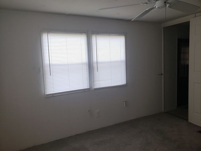 Building Photo - 2 Bedroom Mobile Home