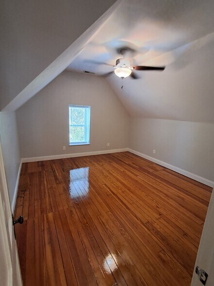 Back bedroom from hall - 1007 E McCarty St