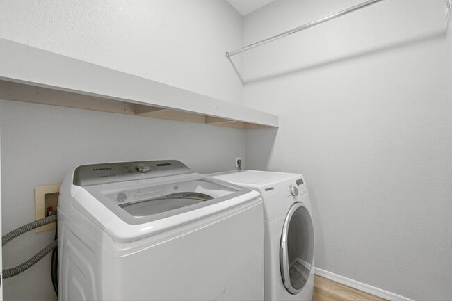 Building Photo - 851 S Fern Ct