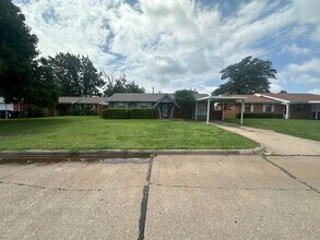 Building Photo - 4844 Woodview Dr